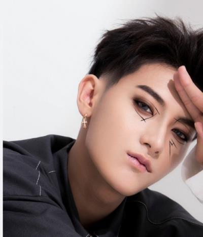 黄子韬暗黑妆app