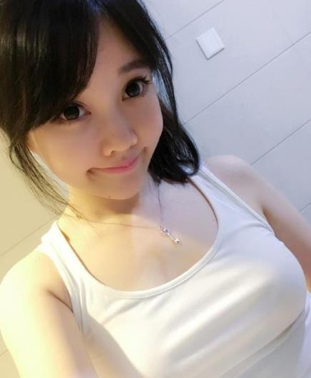 2021斗鱼嘉年华一姐酥酥素颜视频