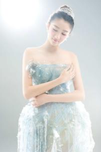 国民闺女关晓彤弹古琴视频