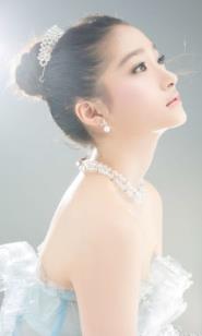 国民闺女关晓彤弹古琴视频